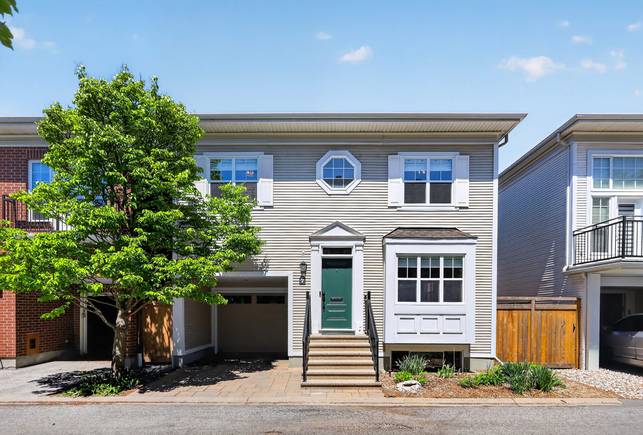 7 Davenport Private, Manor Park — fully renovated 3 bed, 3 bath detached on a private road (SOLD FIRM)